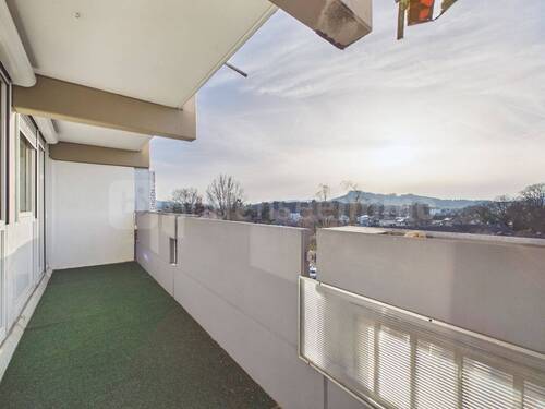 Balkon - Bezugsfreie 2,5-Zimmer-Wohnung mit Garage und Westbalkon in der Singener Südstadt - 01.05 o. 01.06