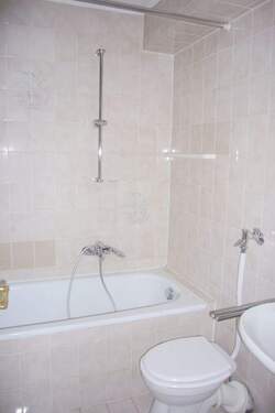 Bad mit Wanne - 2 Zimmer Etagenwohnung in München