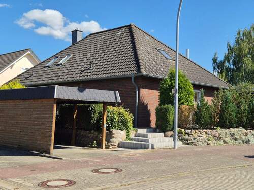 Straßenansicht - 6 Zimmer Einfamilienhaus zum Kaufen in Groß Nemerow