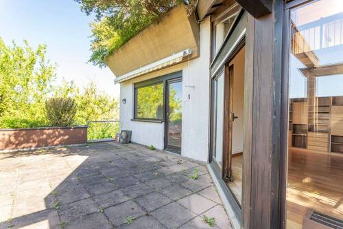 Die Wohnterrasse mit Blick zum Elternschlafzimmer - 
