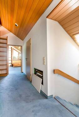Empore im 1. OG beim Treppenhaus - 