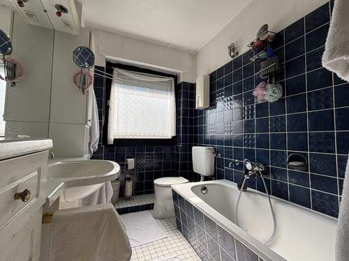 Badezimmer (Weitwinkel) - 