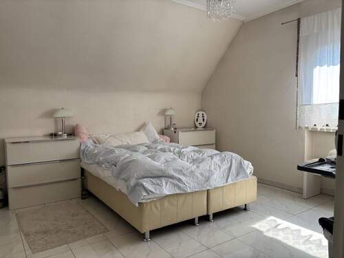 Schlafzimmer - 4 Zimmer Doppelhaushälfte in Meerbusch