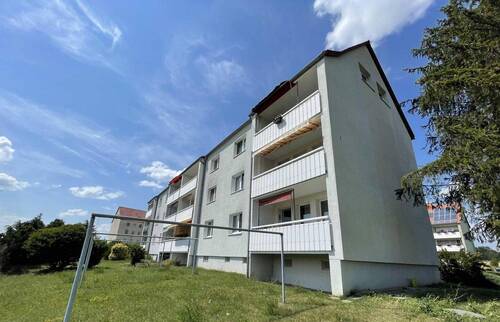 Hausansicht Rückseite - 3 Zimmer Etagenwohnung zur Miete in Stauchitz