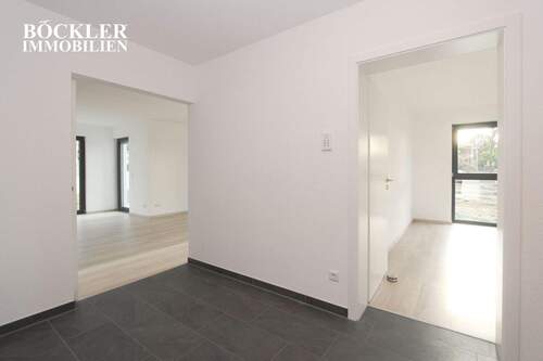 Flur DG - Einfamilienhaus mit 187,00 m² in Pforzheim zur Miete