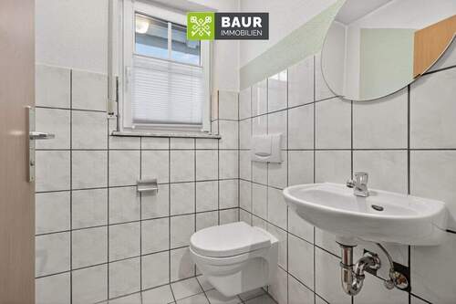 Wohnung rechts Gäste WC - 