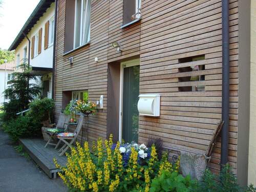 Holzfassade Nord Eingang - Reihenmittelhaus mit 130,00 m&sup2; in Albstadt zum Kaufen