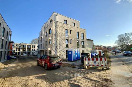 Blick auf Haus 4 - Etagenwohnung mit 99,00 m&sup2; in Lübeck zum Kaufen