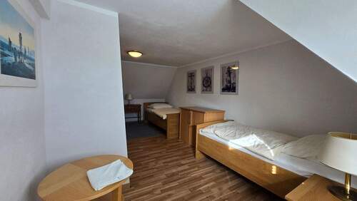 2. Schlafzimmer DG.jpg - 