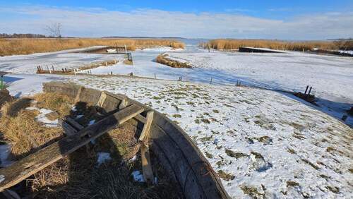 Kleiner Sportbootshafen für Hauseigentümer der Gem - 