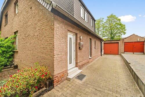 Seitenansicht - 4 Zimmer Reihenmittelhaus zum Kaufen in Herzogenrath