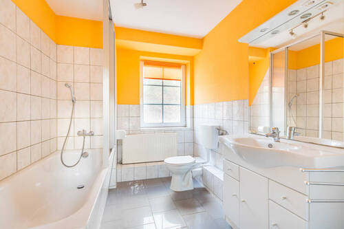Badezimmer EG - 1. Wohnung - 