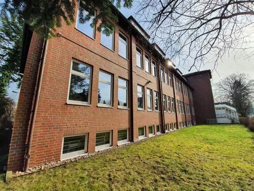 Blick auf das Objekt - PROVISIONSFREI! Bürofläche in Hamburg-Lokstedt