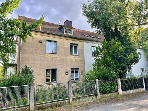 Außenansicht - 7 Zimmer Reihenendhaus zum Kaufen in Halle (Saale)