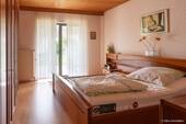 Elternschlafzimmer mit Zugang zur Terrasse - 