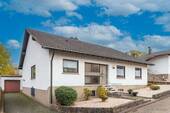 Freistehendes Einfamilienhaus mit Garage - Geislautern - Freistehendes Einfamilienhaus mit großzügigem Raumkonzept in ruhiger Wohnlage