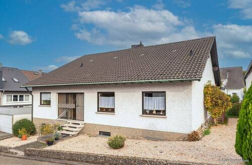 Freistehendes Einfamilienhaus - 7 Zimmer Einfamilienhaus zum Kaufen in Völklingen