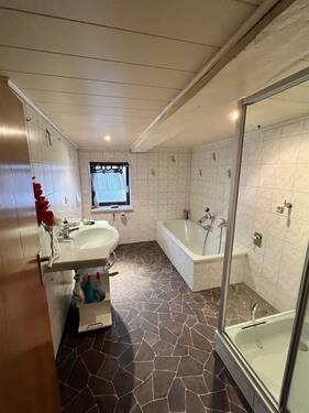 Badezimmer EG vorne - 