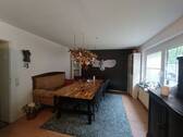 *rechts* Wohnzimmer - 