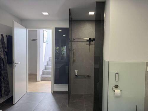 Bad mit Dusche - 
