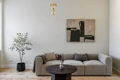 Wohnbereich im Wohnzimmer - Altbauflair trifft Moderne - Lichtdurchfluteter Erstbezug im 4. OG