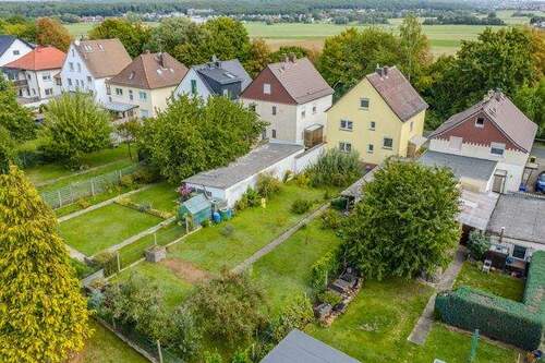 Drohne_Garten mit Haus_2 - 6 Zimmer Mehrfamilienhaus, Wohnhaus zum Kaufen in Linden