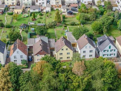 Drohne-Rückseite_weit - Mehrfamilienhaus, Wohnhaus mit 128,70 m&sup2; in Linden zum Kaufen