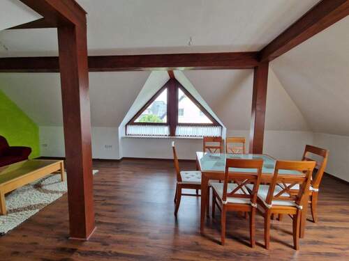 Zimmer im Dachgeschoss - 