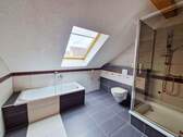 Bad im Dachgeschoss - 