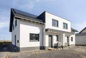 cfb52e8f-doppelhaushaelfte-in-neustadt-wied-unklar - Neubau-Erstbezug! Energieeffizientes Doppelhaus für 2 Generationen - Leben und Wohnen Tür an Tür!