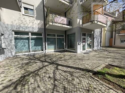 Außenansicht vorne, Bild 2.jpeg - 4 Zimmer Büro zur Miete in Kitzingen