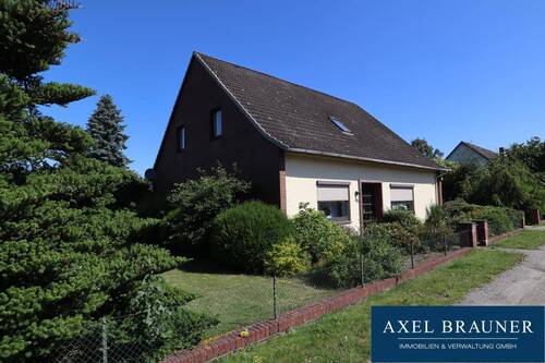 Aussenansicht Haupteingang - Einfamilienhaus auf traumhaften Grundstück
