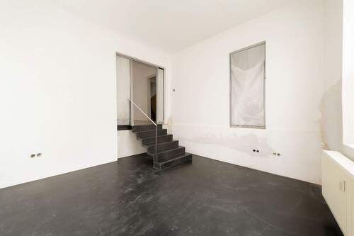 Laden- oder Bürofläche EG - 1 Zimmer Mehrfamilienhaus, Wohnhaus zum Kaufen in Frankfurt am Main