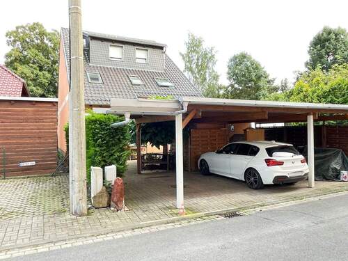 Carport - Attraktive Investitionsgelegenheit: Zeitgemäßes Mehrfamilienhaus in Eilenburg