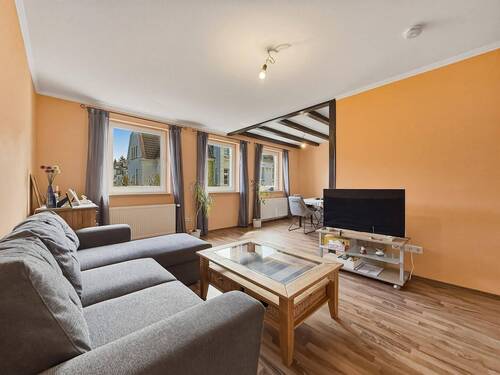 Wohnzimmer - Charmante 2-Zimmer-Wohnung mit Balkon in Solinger Südstadt