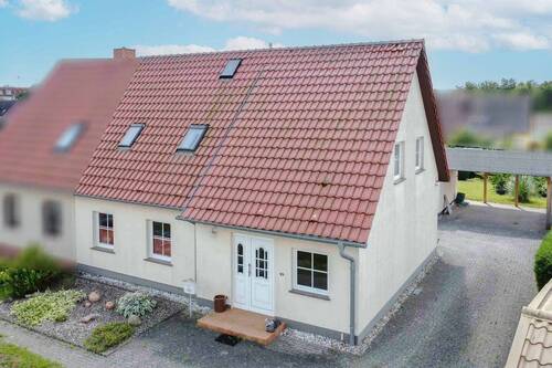 Außenansicht - Modernisierte Doppelhaushälfte mit Anbau, Photovoltaik und schönem Garten in Tribsees