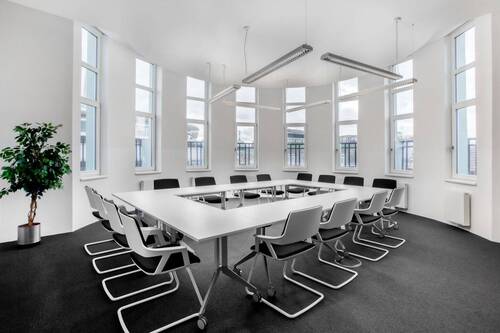 Regus Fleischmarkt 2526 Wien Austria Large Meeting - Büro zur Miete in Augsburg