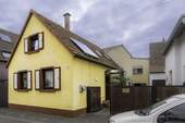 k-Frontansicht Vorderhaus.jpg - 9 Zimmer Mehrfamilienhaus, Wohnhaus zum Kaufen in Lingenfeld