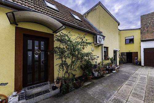 k-Eingang Vorderhaus.jpg - Mehrfamilienhaus, Wohnhaus mit 216,00 m² in Lingenfeld zum Kaufen