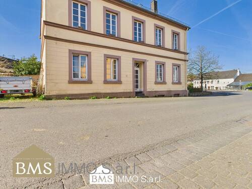 Bild 1 - Geschichtsträchtiges Gebäude in zentraler Ortslage !