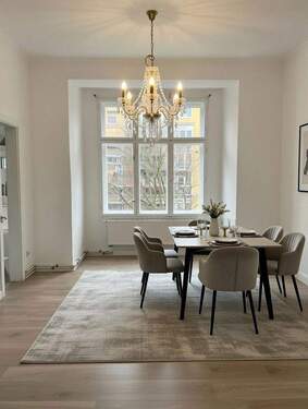 Wohnzimmer (KI aufgearbeitet) - Bezugs- und provisionsfreie sanierte 1,5-Zimmer-Wohnung mit Balkon!