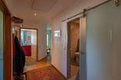 Flur Wohnung rechts - 6 Zimmer Mehrfamilienhaus, Wohnhaus zum Kaufen in Husum