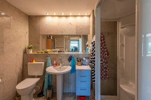 Badezimmer Wohnung rechts - 