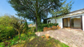 Blick zur Terrasse und Essbereich - Einfamilienhaus in begehrter Lage mit Garten und Panoramablick