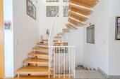 Treppe ins Obergeschoss - 