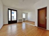 Schlafzimmer 1 mit Zugang zum Balkon OG - 