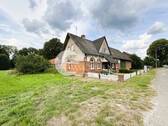 349.Haus.Außen (4) - Großes Potenzial: Sanierungsbedürftige Hofstelle auf rd. 6.000 m² Grundstück mit Bachzugang