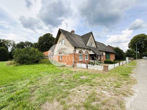 349.Haus.Außen (4) - Großes Potenzial: Sanierungsbedürftige Hofstelle auf rd. 6.000 m² Grundstück mit Bachzugang