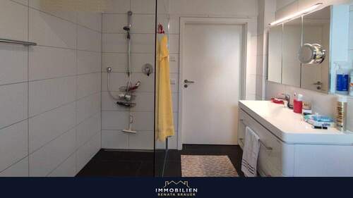 Bodenenbene Dusche - 