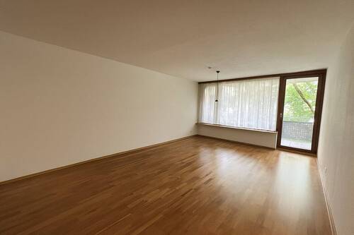 Wohnzimmer mit KI geleert - 2 Zimmer Etagenwohnung zum Kaufen in Hattenhofen